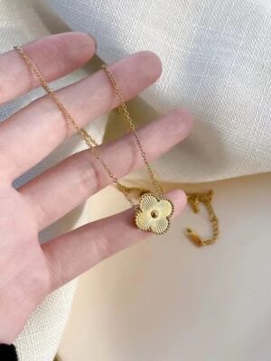 shinyl-gold-necklace