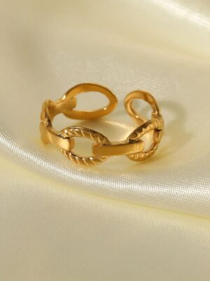leno-linked-gold-ring
