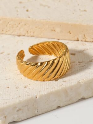 winni-pattern-gold-ring