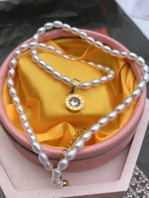 roman-pearl-gold-necklace