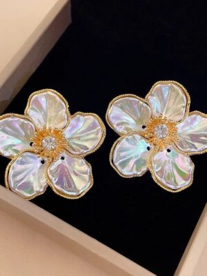 erica-white-flower-crystal-stud