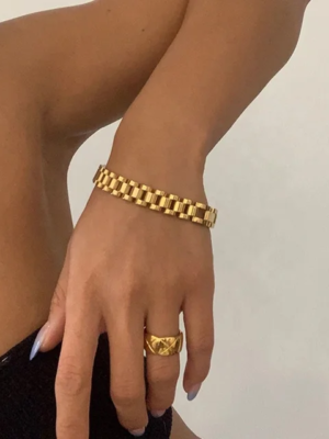 chunky-pipa-chain-gold-bracelet