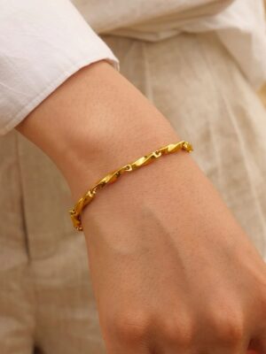 crumple-linked-gold-bracelet