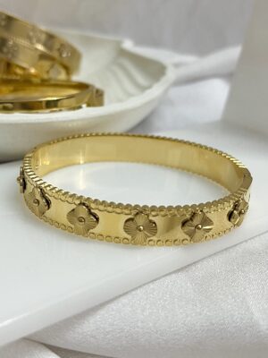 witty-clover-gold-cuffs