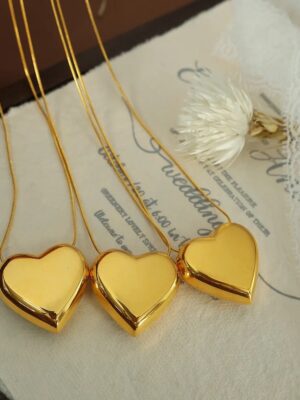 howler-big-heart-necklace
