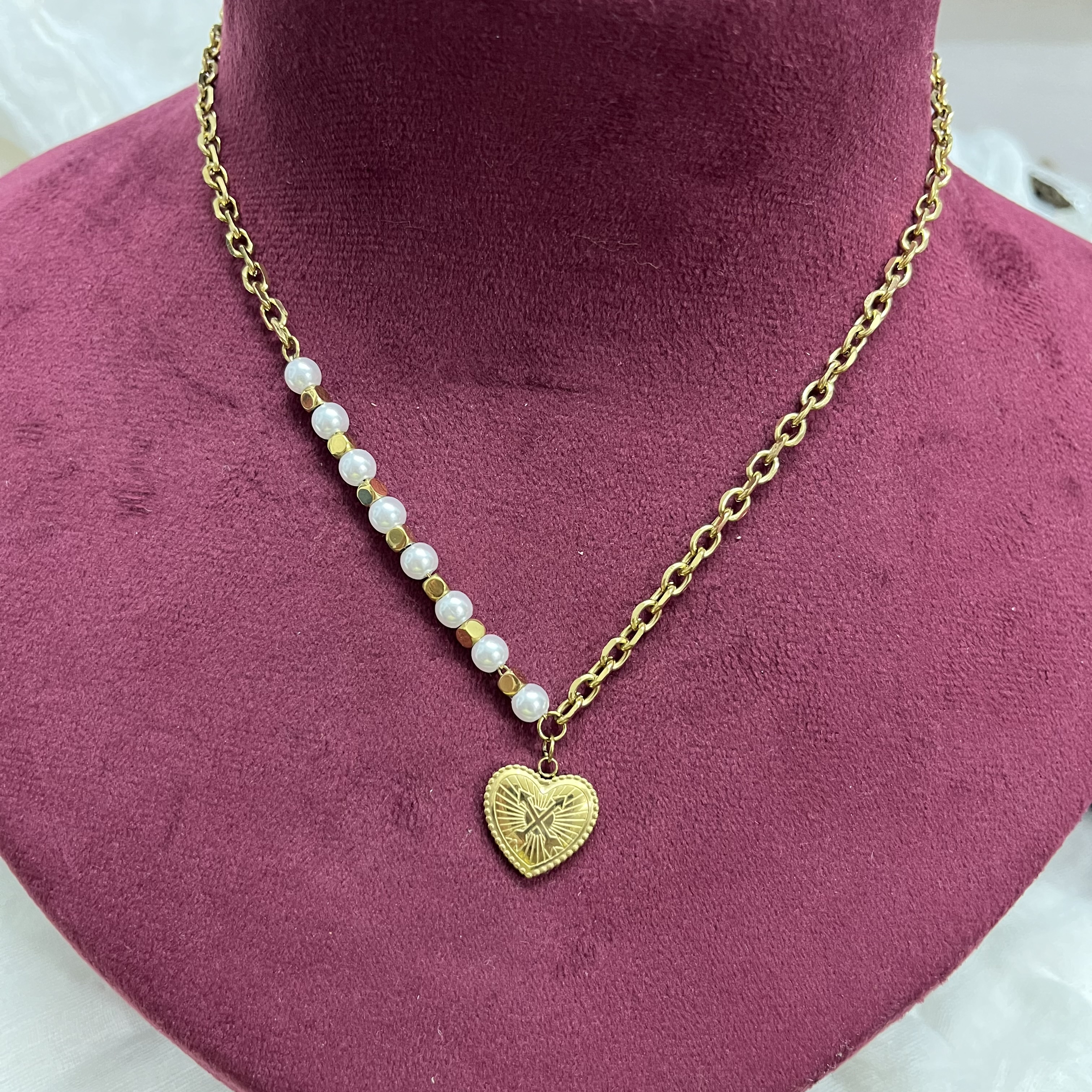 altas-pearl-heart-necklace