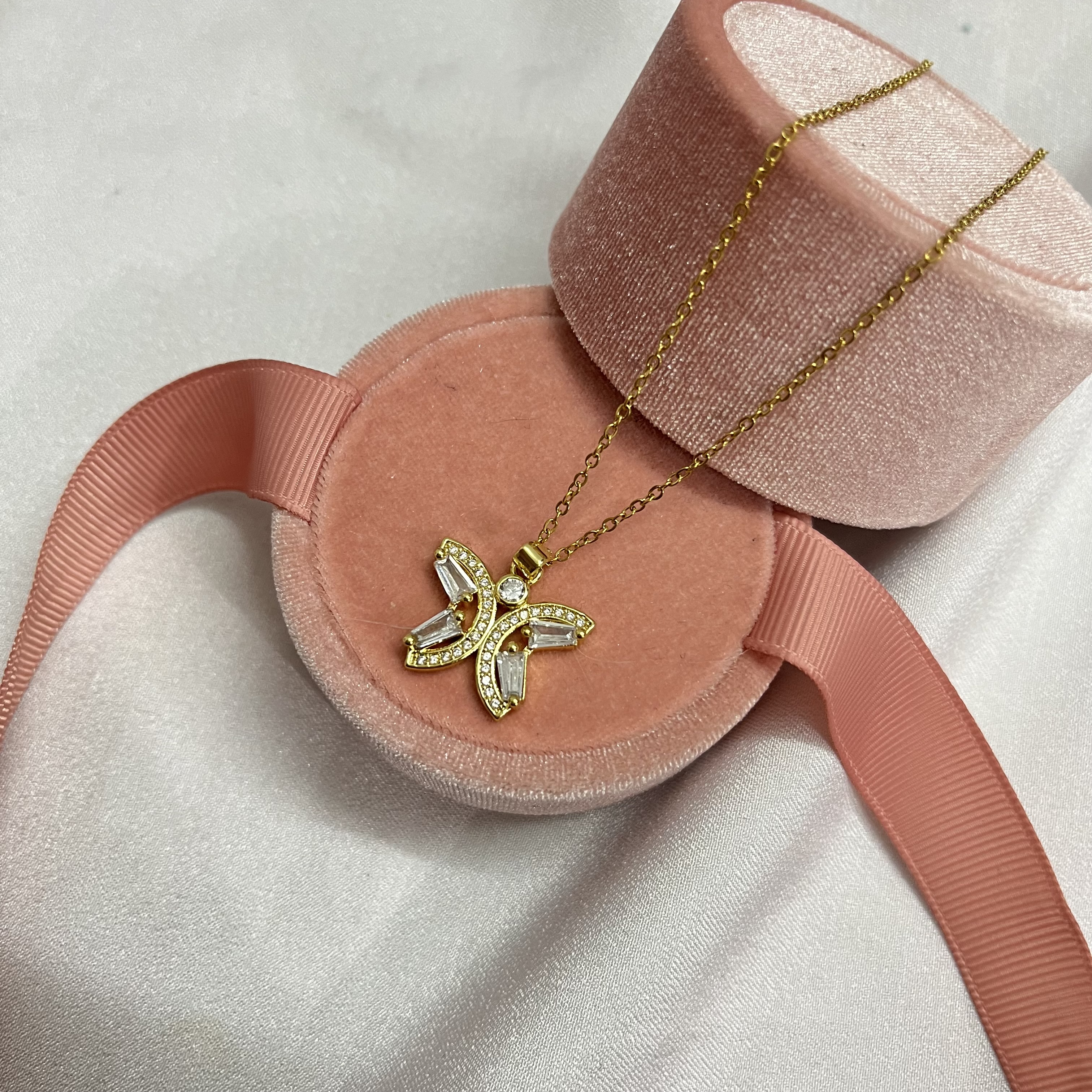 gin-little-butterfly-necklace