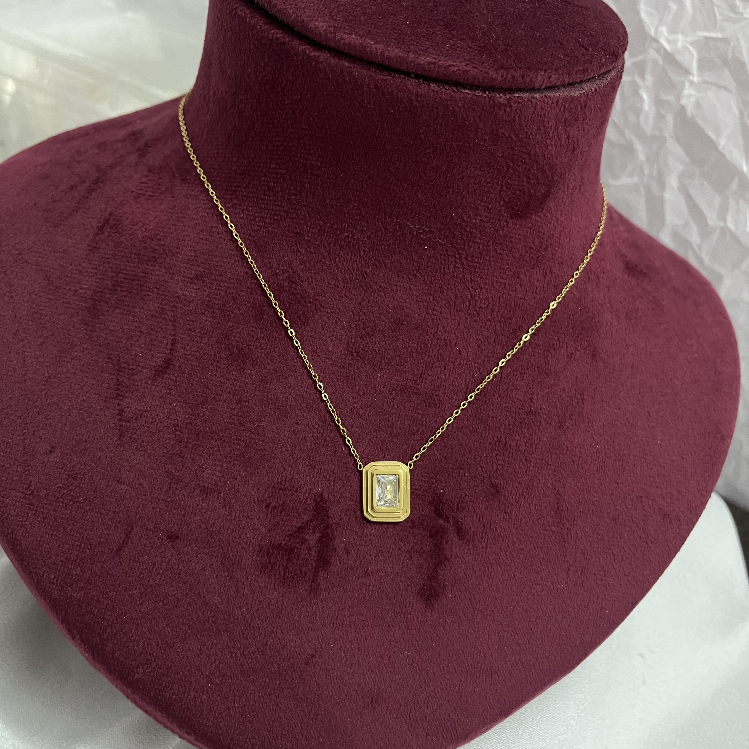 afida-stone-square-necklace