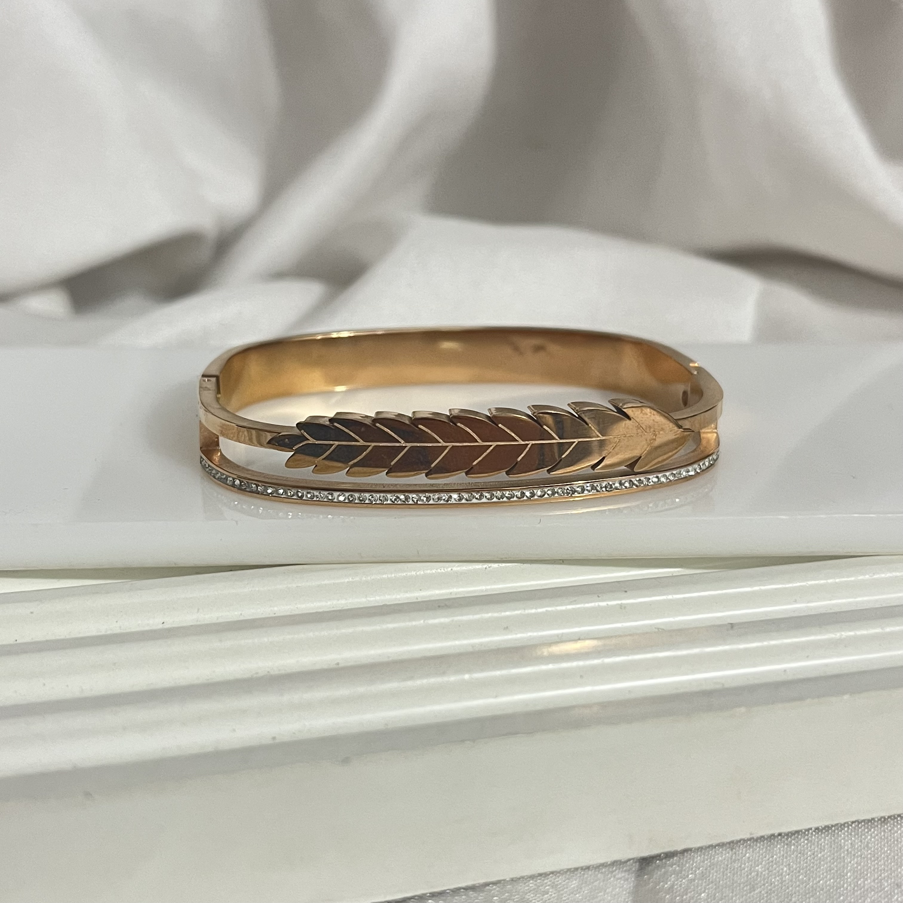 lead-leaf-rosegold-cuff