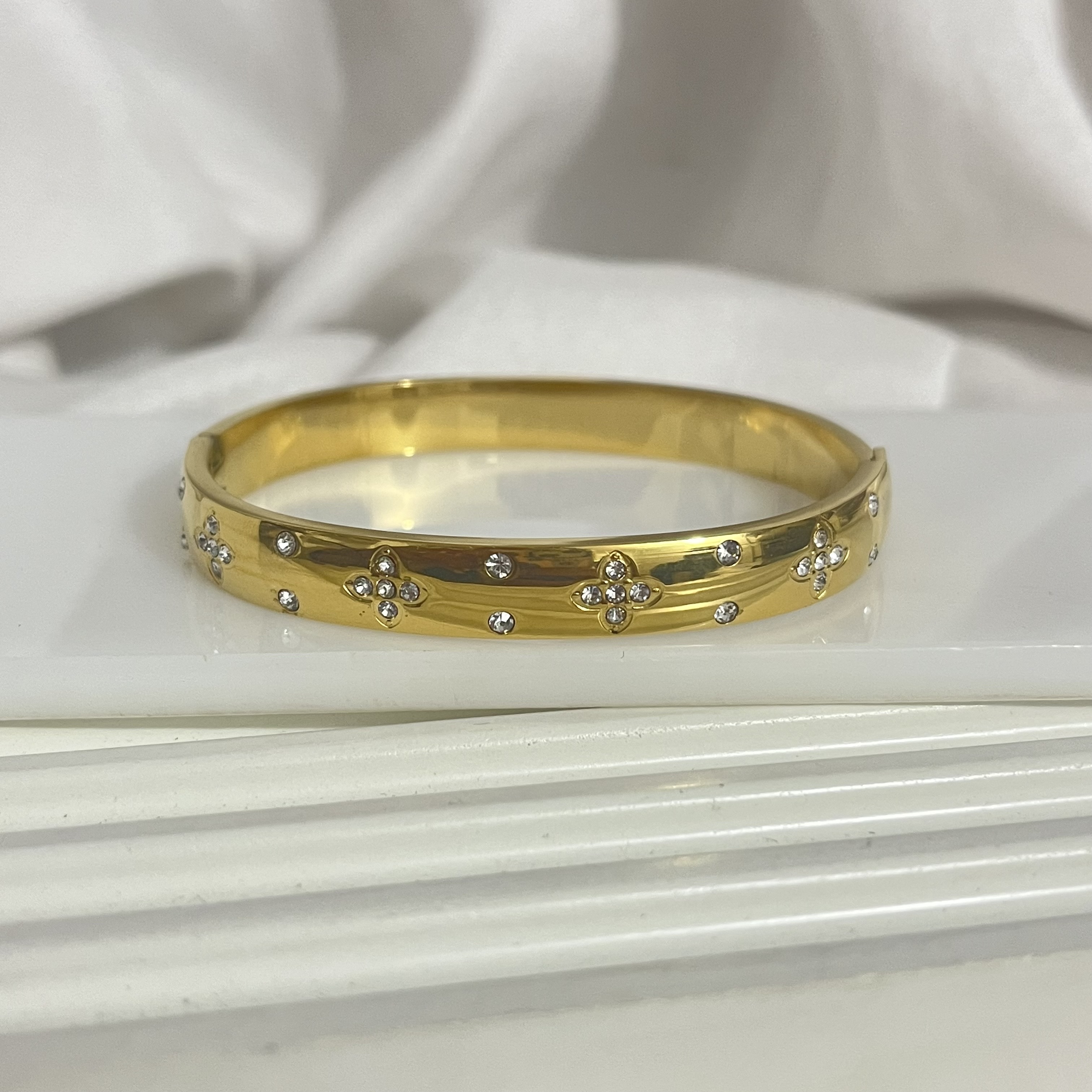 spani-diamond-gold-cuff