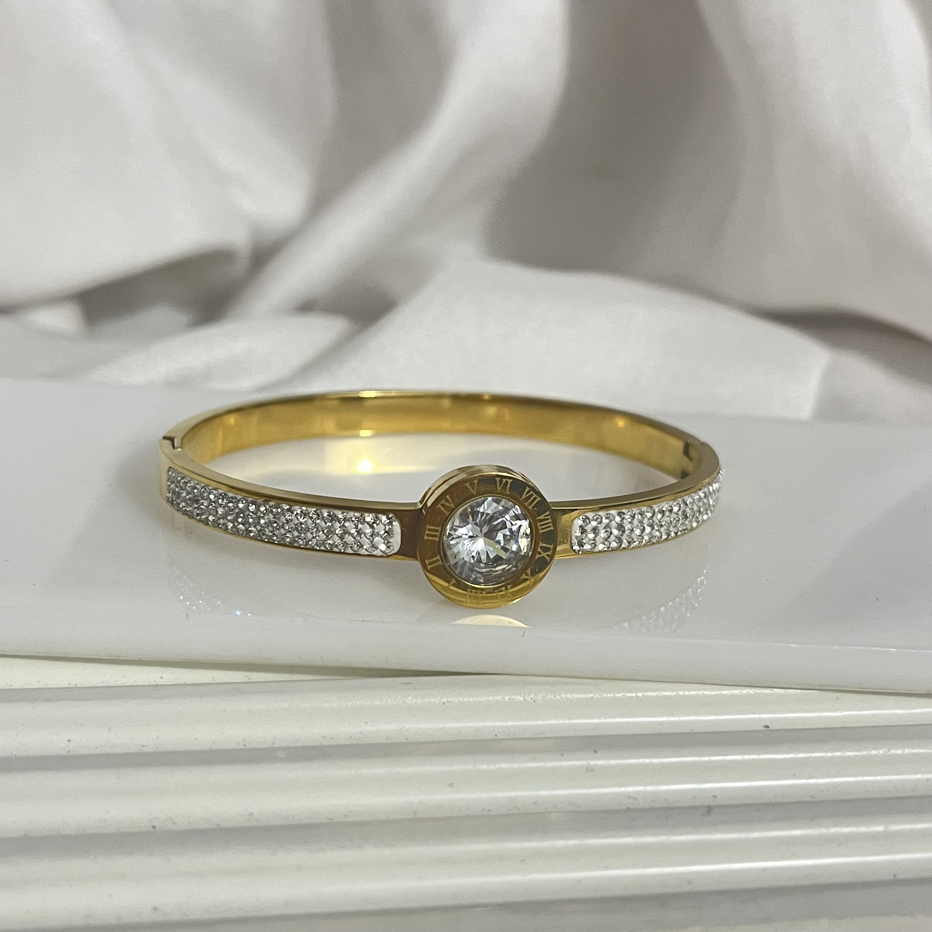 roman-number-gold-cuff
