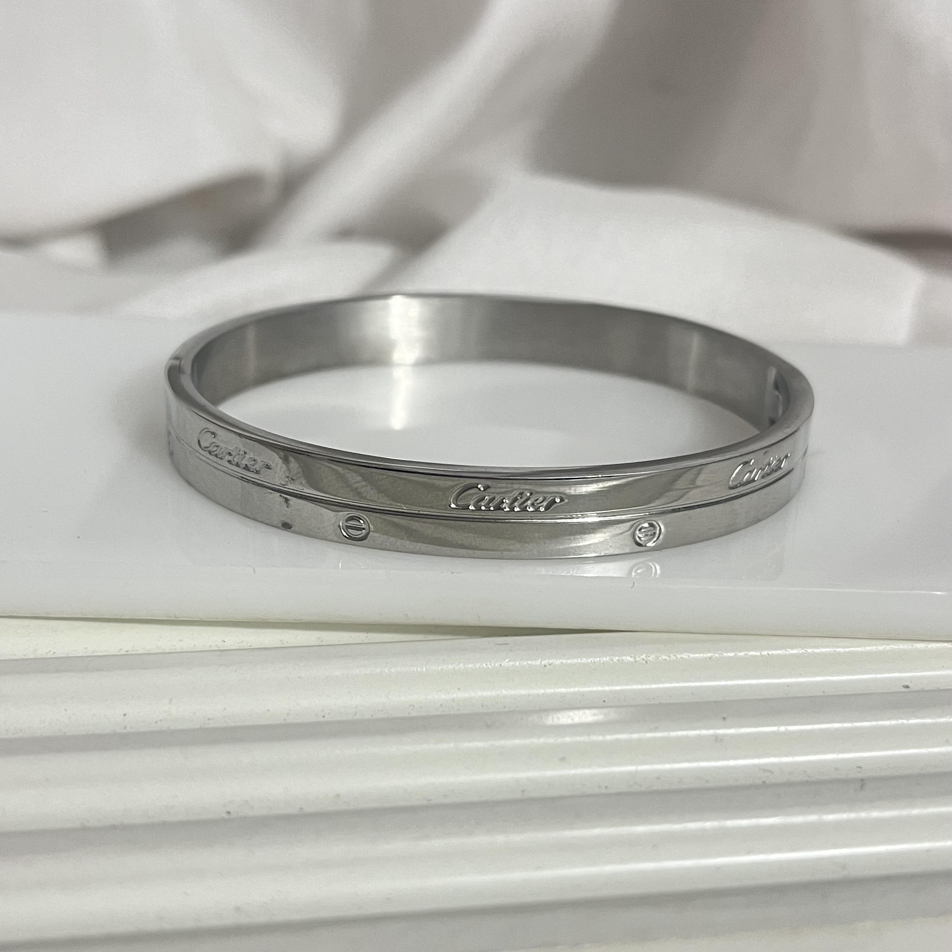 silver-ct-classy-cuff